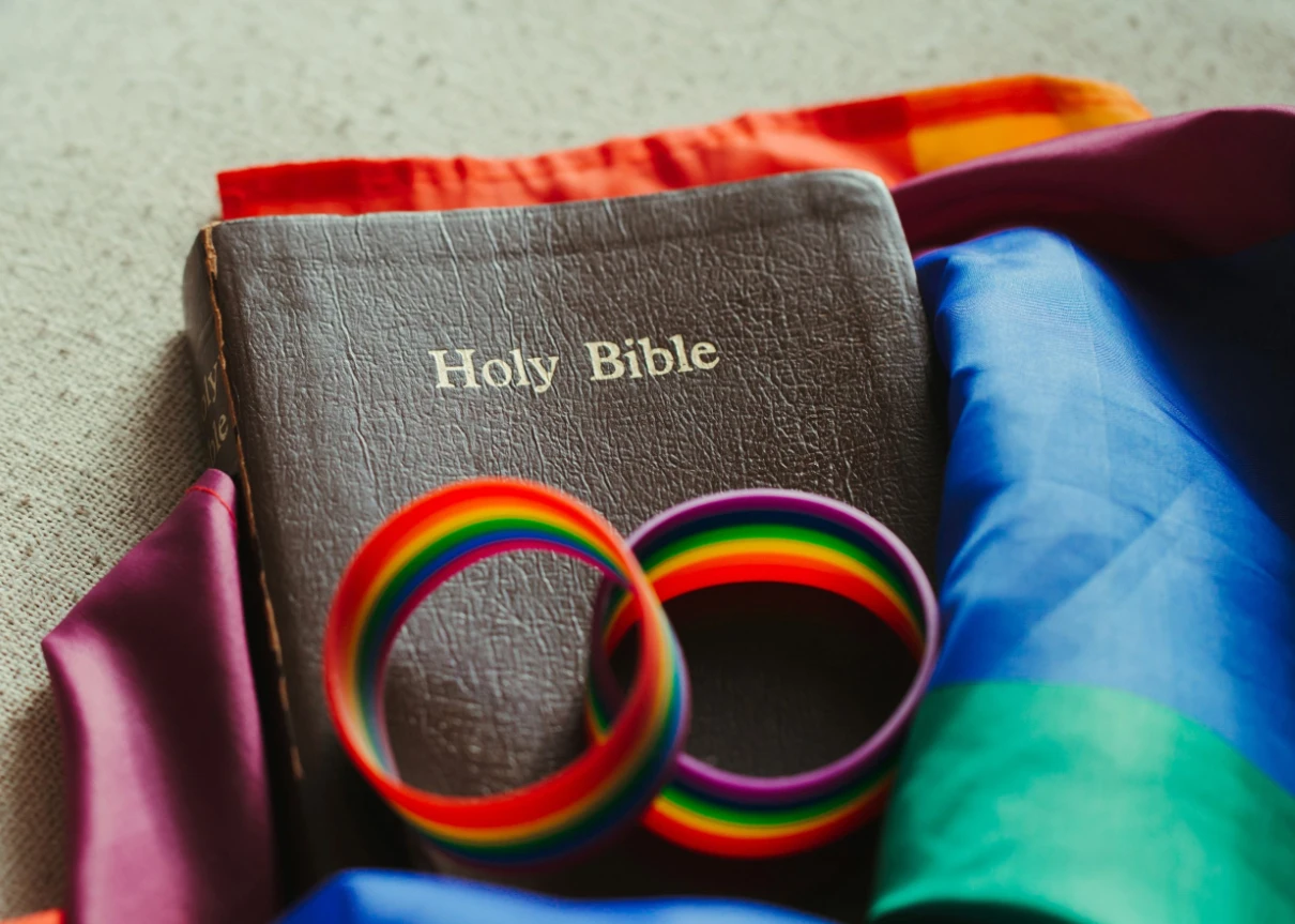 ilustrasi bible and lgbt