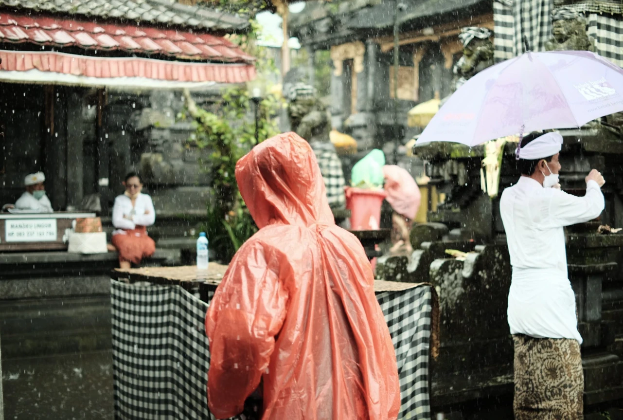 ilustrasi pawang hujan