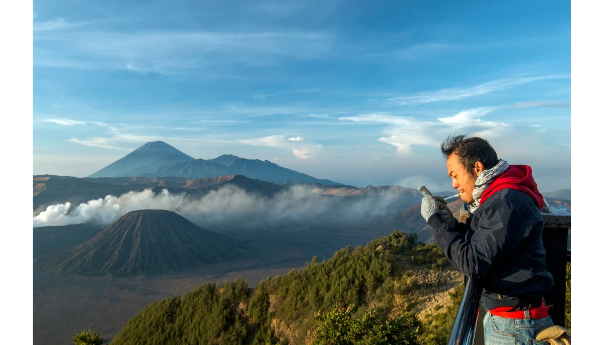 merokok di gunung